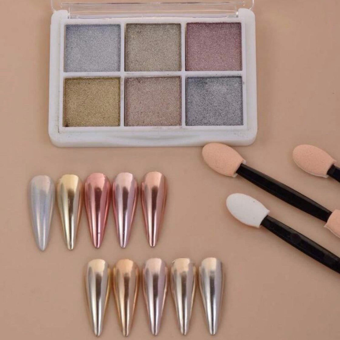 Boite de poudres compacts à effets mirroir