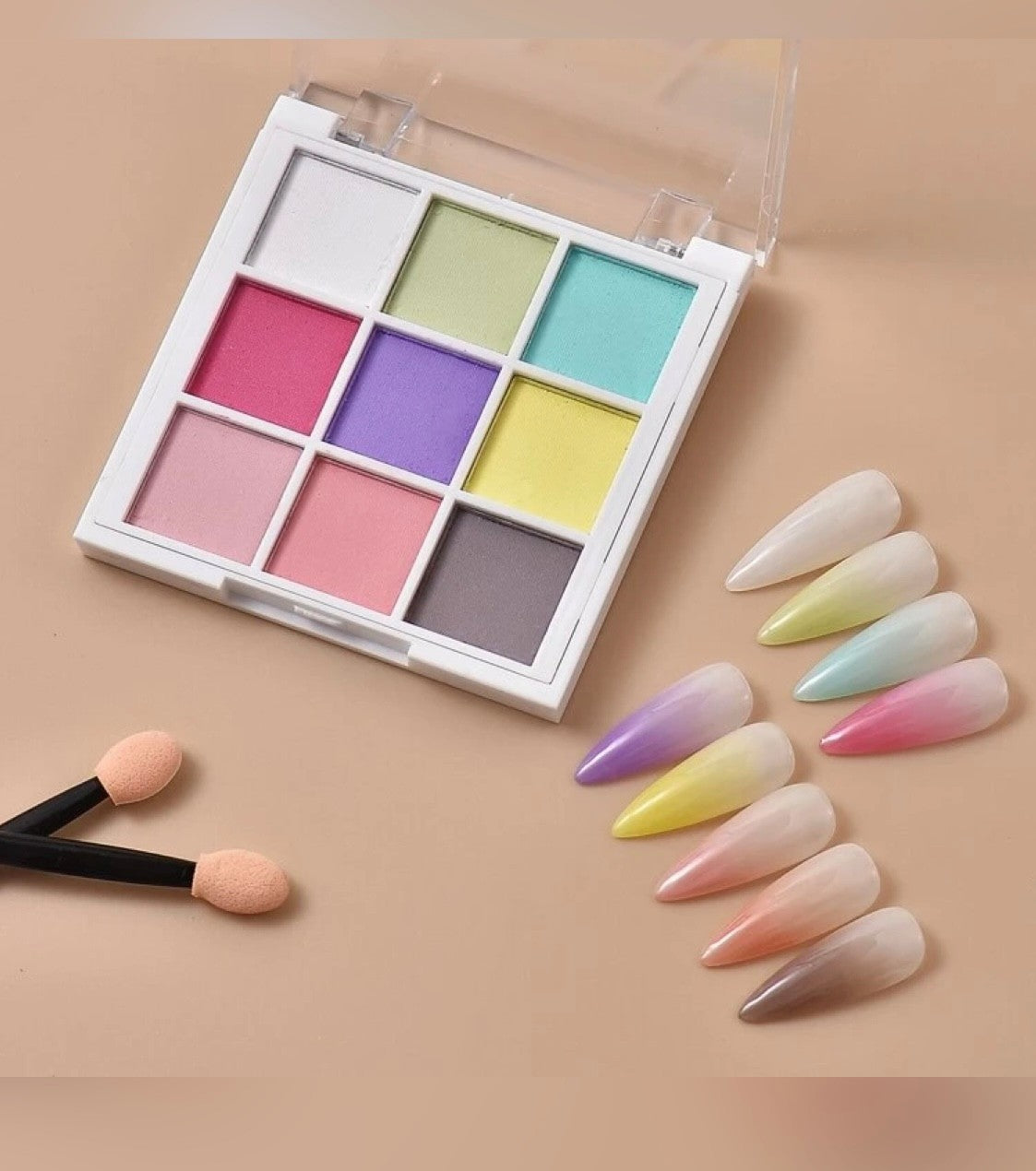 Boite de poudres compacts multicolores léger brillant
