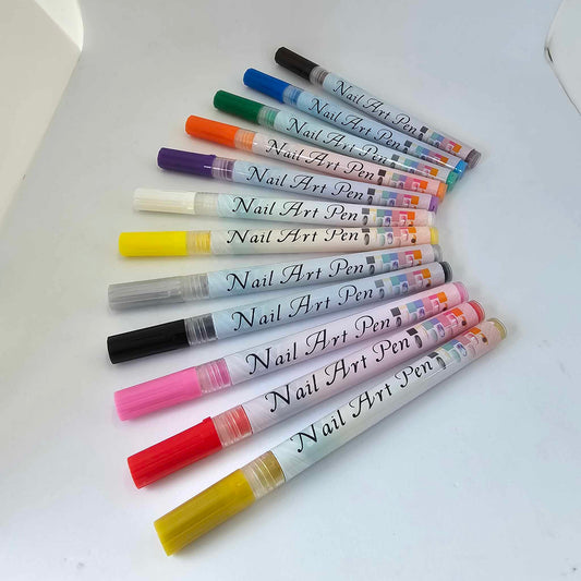 12 Crayons nail art